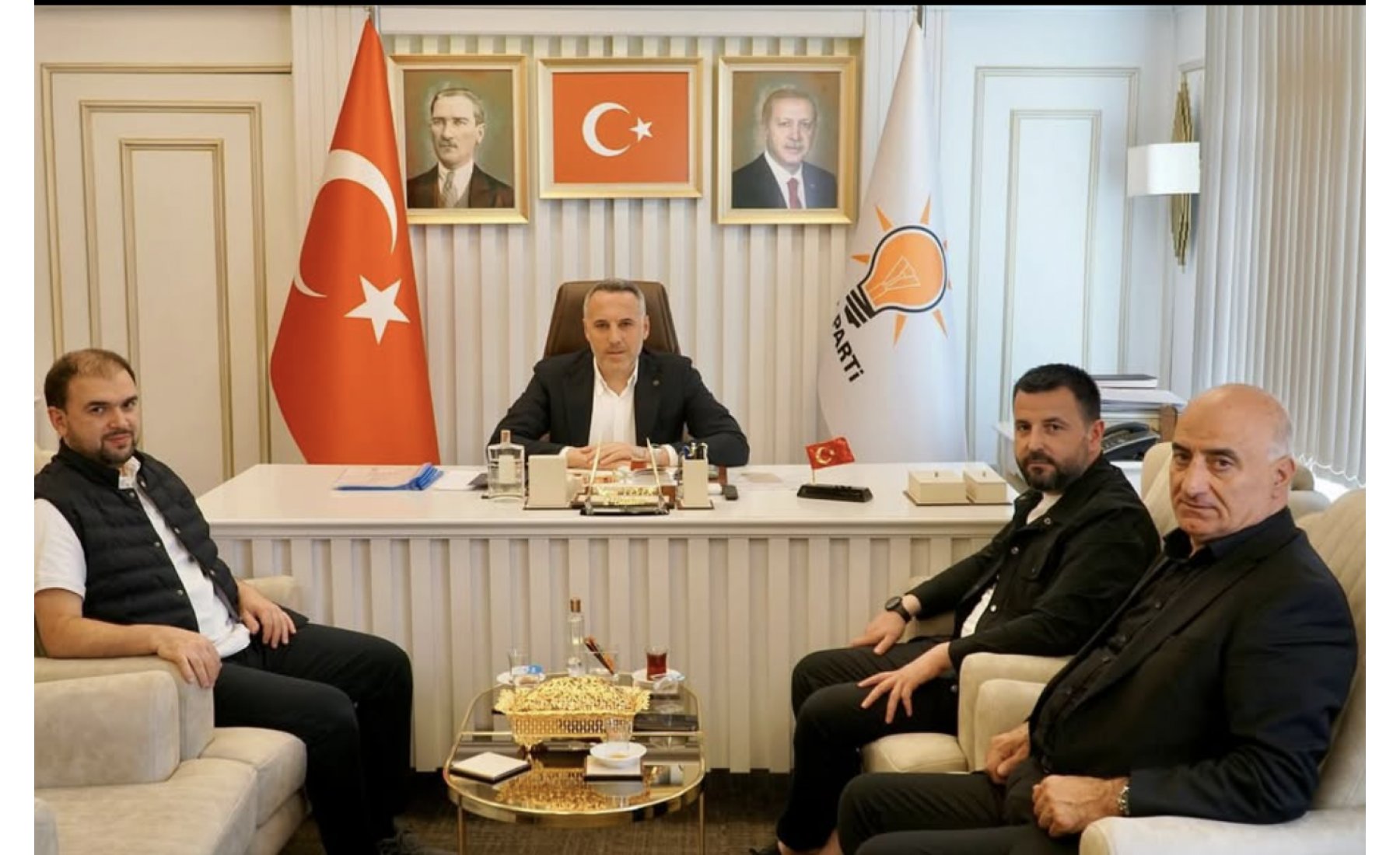 ASRİAD Sakarya Başkanımız Sn. Rıdvan Ulusal ve Başkan Vekilimiz Yavuz Selim Bakkaloğlu, 2. Olağan Genel Kurul davetiyemizi Ak Parti Sakarya İl Başkanı Sn. 