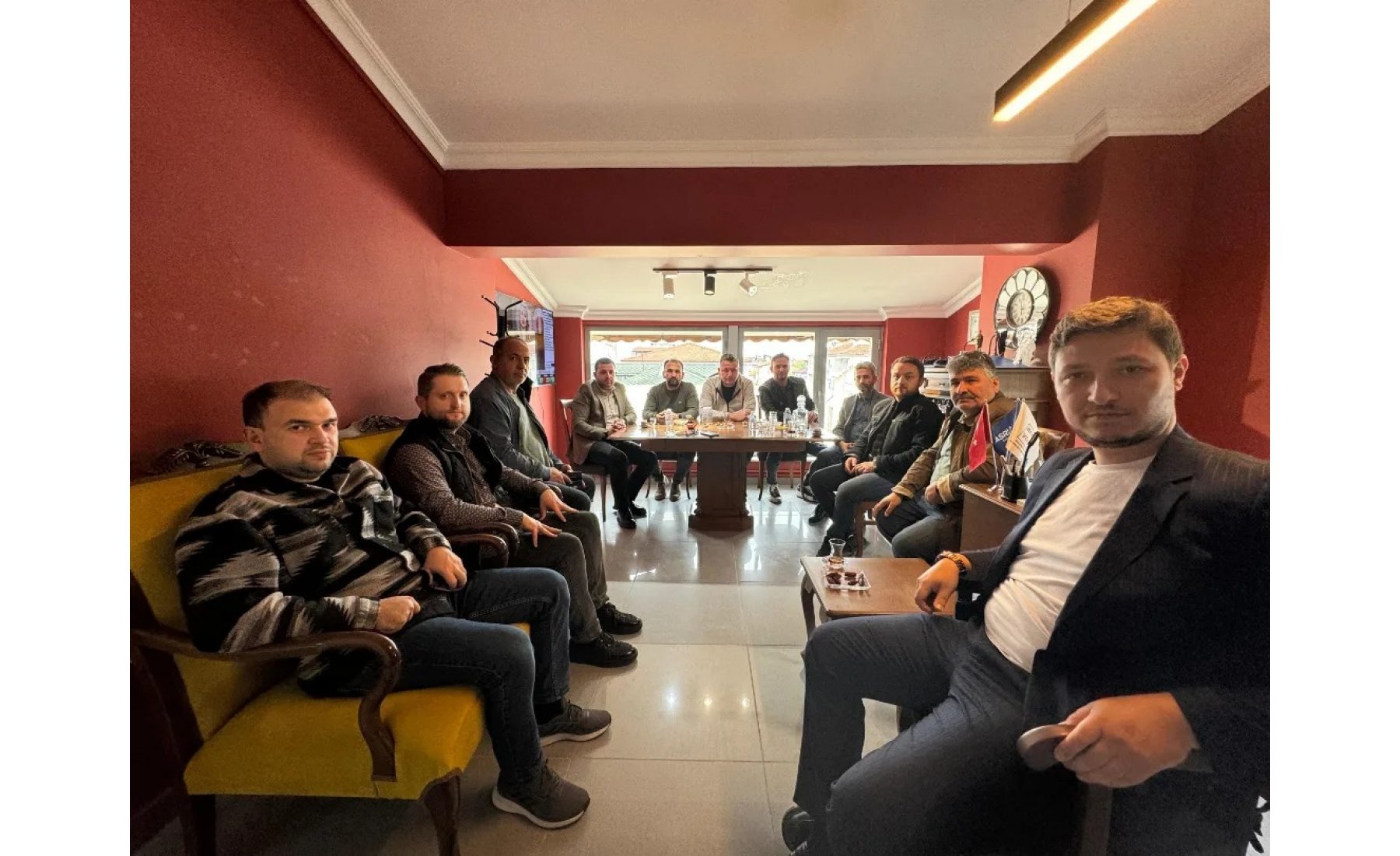 Başkanımız Sn. Rıdvan Ulusal, Üye İlişkileri Komisyon Başkanı Sn. Uğur Dündar ve Yönetim Kurulu Üyeleri ile birlikte üyemiz Eren Yapı firma sahibi Sn. Ömer