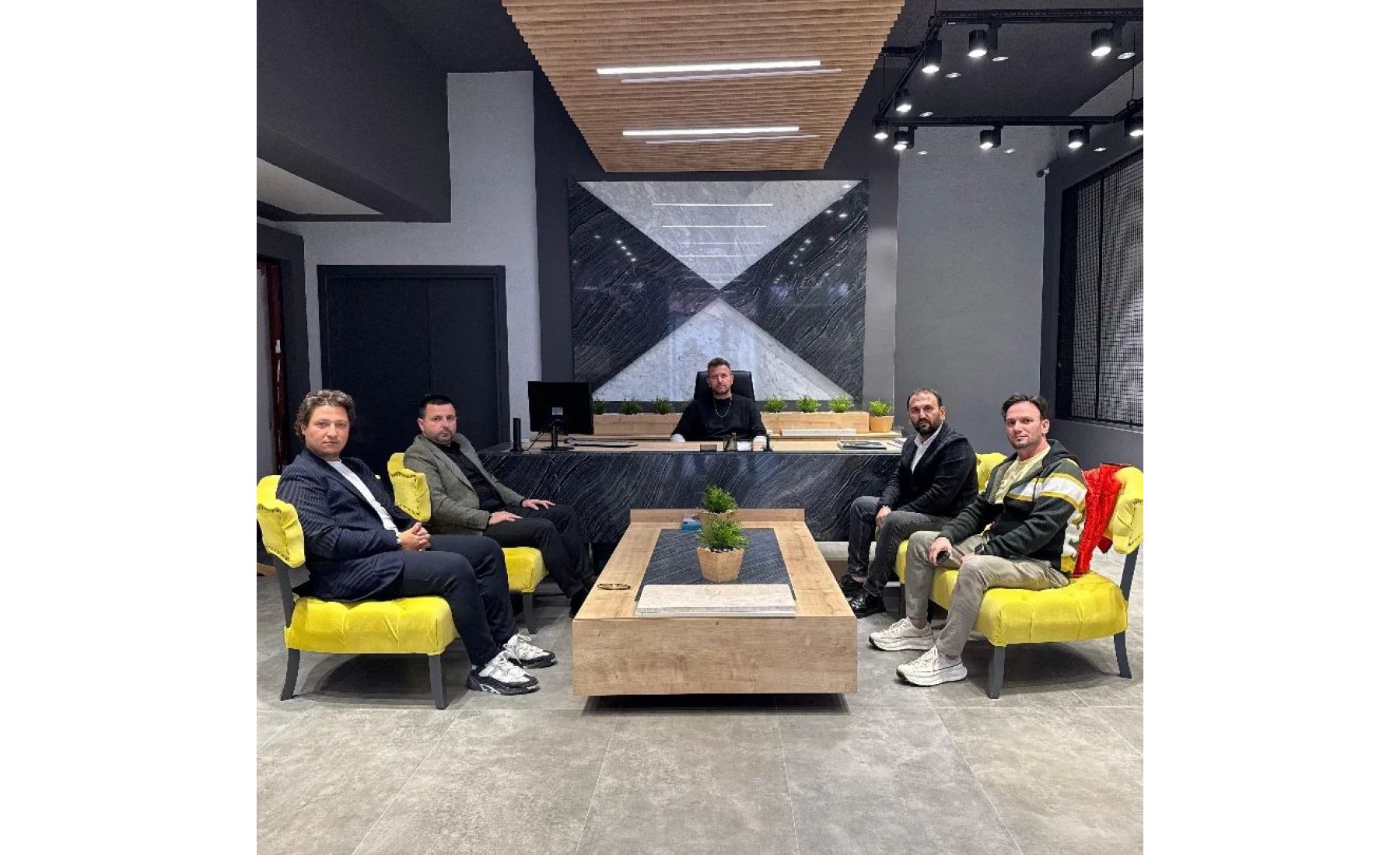 ASRİAD Sakarya, Filiz Mermer firma sahibi Adnan Filiz’i iş yerinde ziyaret ederek mermer sektörü ve ticari faaliyetler üzerine görüş alışverişinde bulundu.